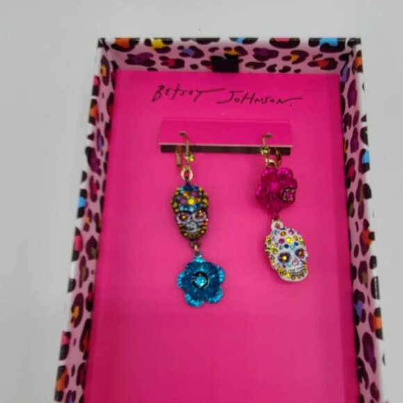 Betsey Johnson Floral Sugar Skull Leverback Earrings NWT! NEW! Halloween - Picture 3 of 7